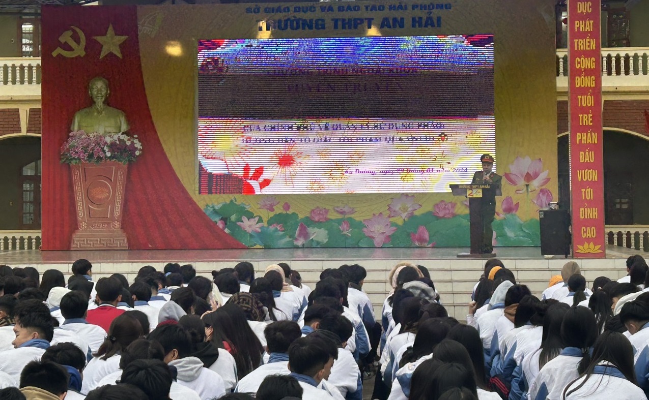 Đẩy mạnh tuyên truyền Luật Quản lý, sử dụng VK, VLN, CCHT; Nghị định 137 của Chính phủ về quản lý, sử dụng pháo trên địa bàn thành phố